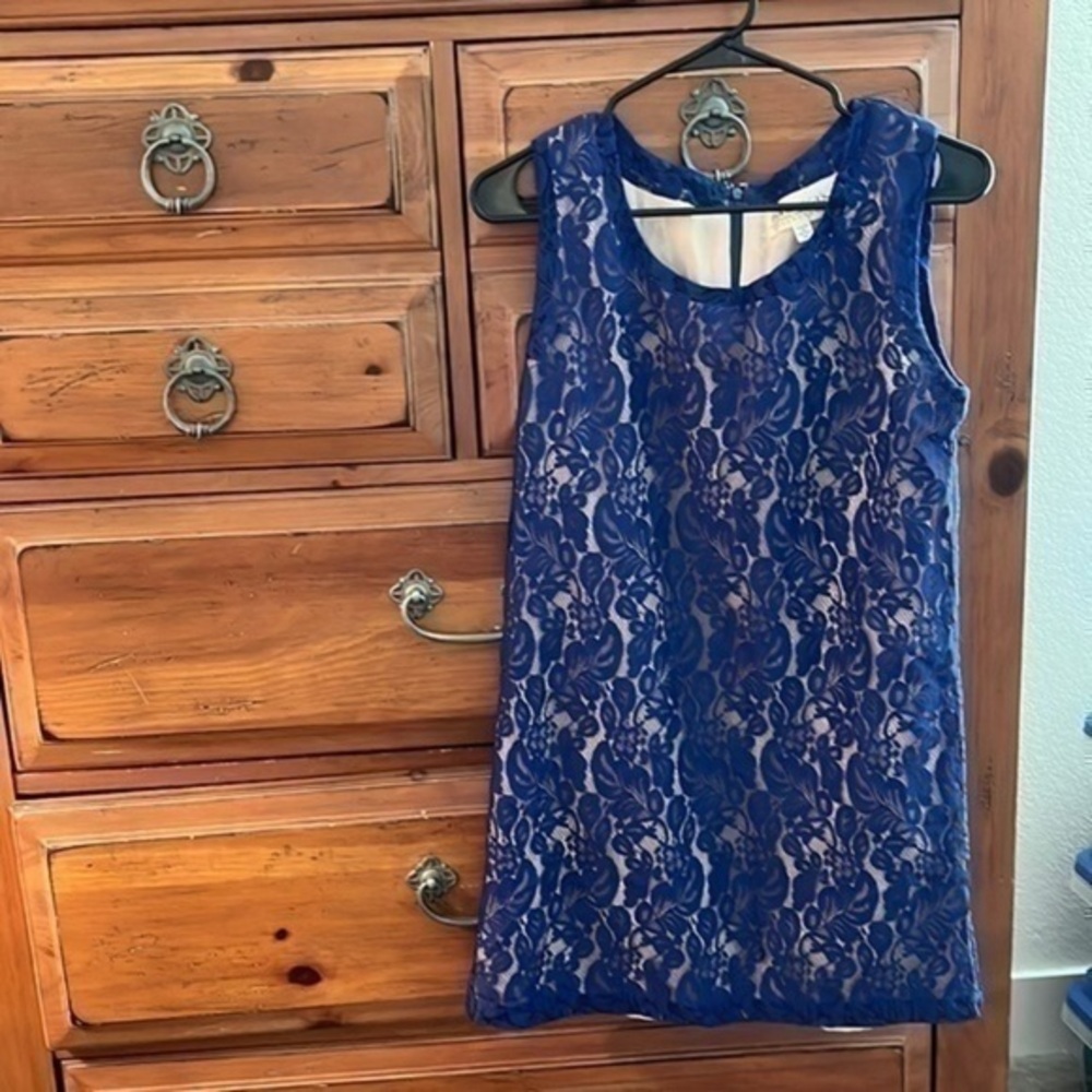 Francesca’s Collections Women’s Blue Lace Sleeveless Dress size Medium NWOT